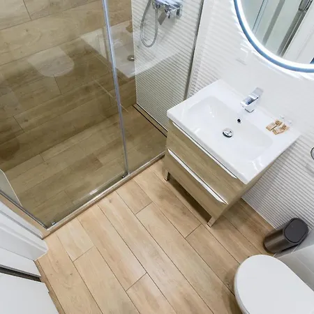 Klifowa 52 *
